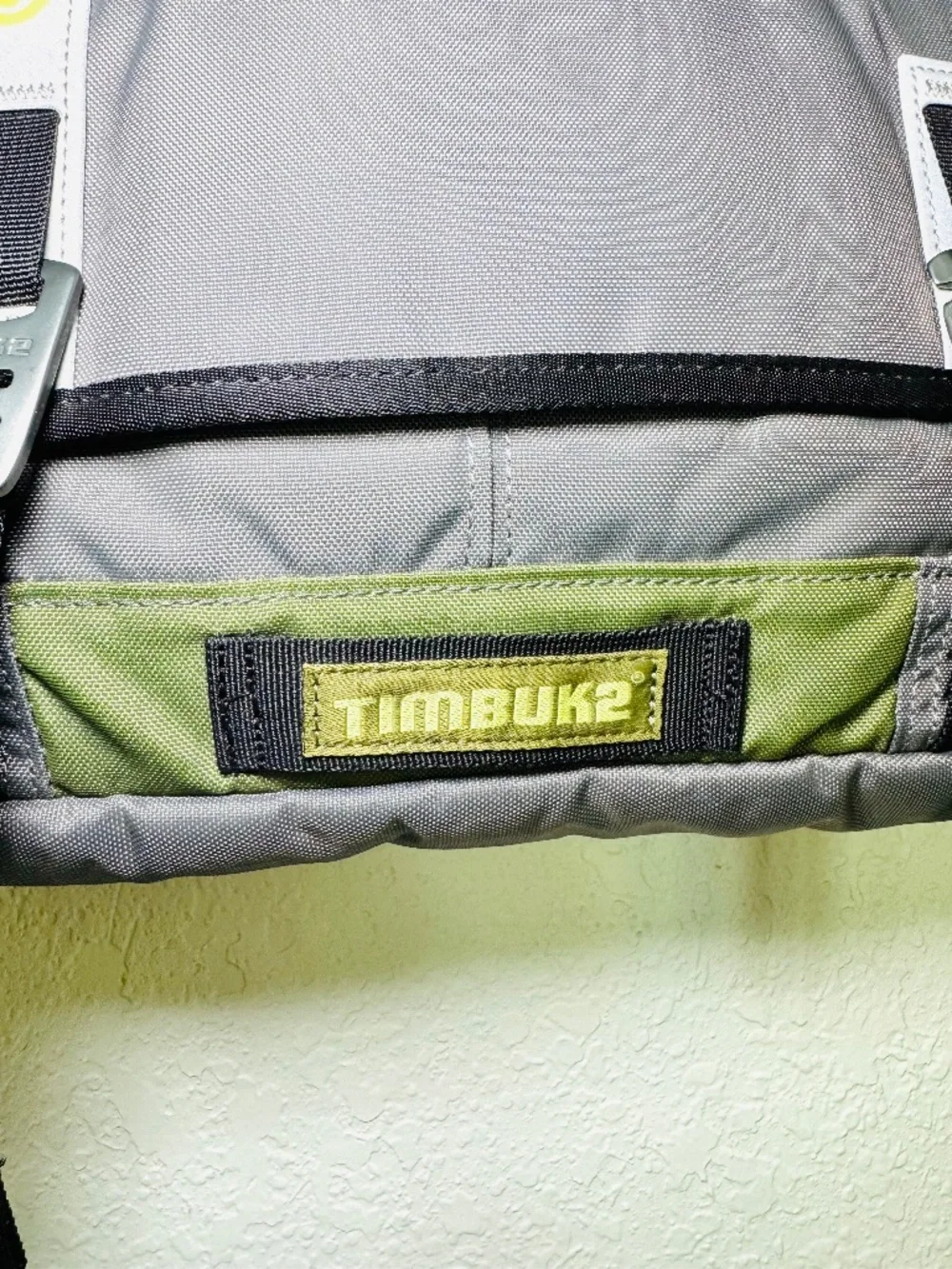 Timbuk2 Command Messenger Laptop Bag Size Medium Gray Crossbody Strap Travel New